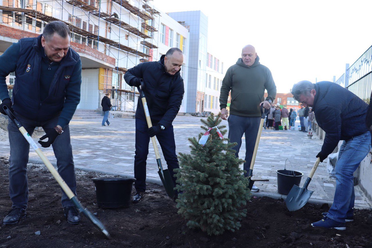 В Батайске состоялся День древонасаждений